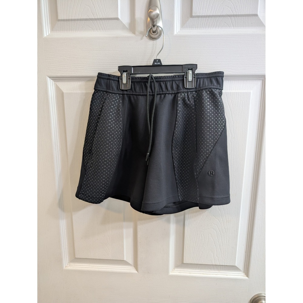 Lululemon Embossed Panel high-rise Black Textured Logo Shorts Women - Size XS